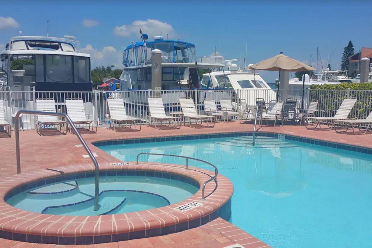 Apartamento Bay Front Oasis St. Pete Beach Exterior foto